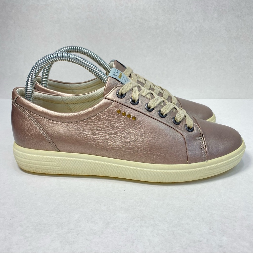 Ecco Women's Golf Shoes in Metallic Pink and Cream
